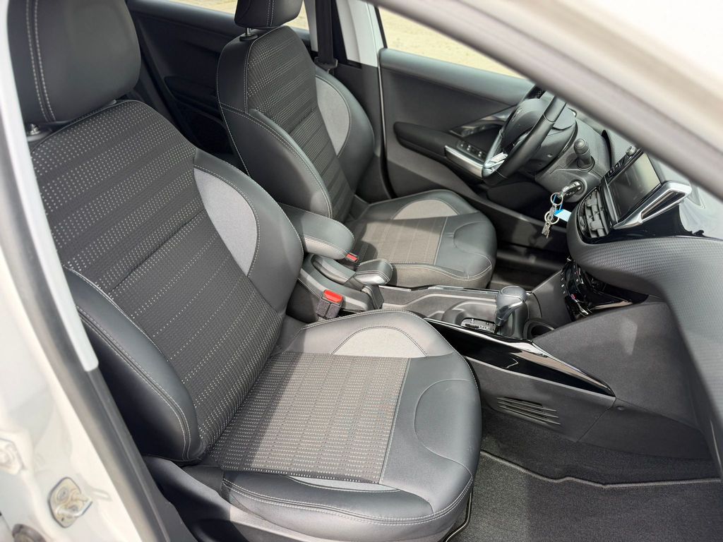 peugeot-2008-allure-1-2pt-110-eat6 - 8