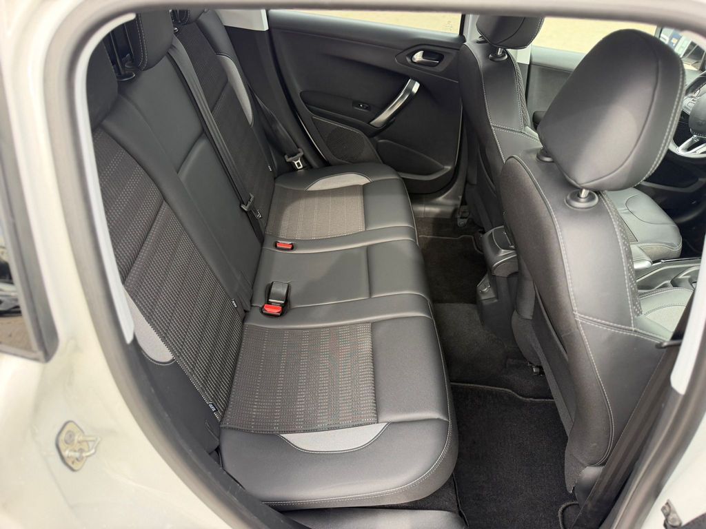 peugeot-2008-allure-1-2pt-110-eat6 - 9