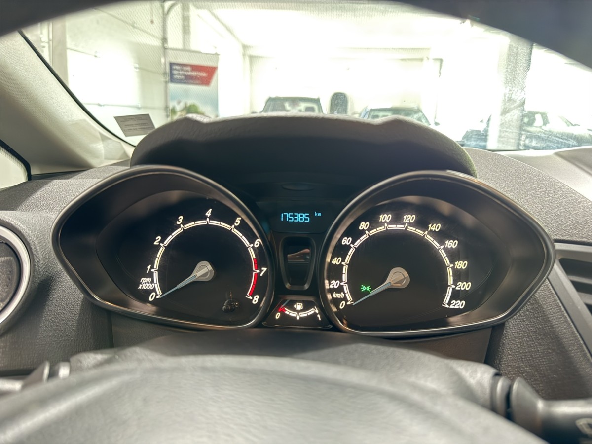 ford-fiesta-1-0-i-1-majitel-cidla-klima - 9