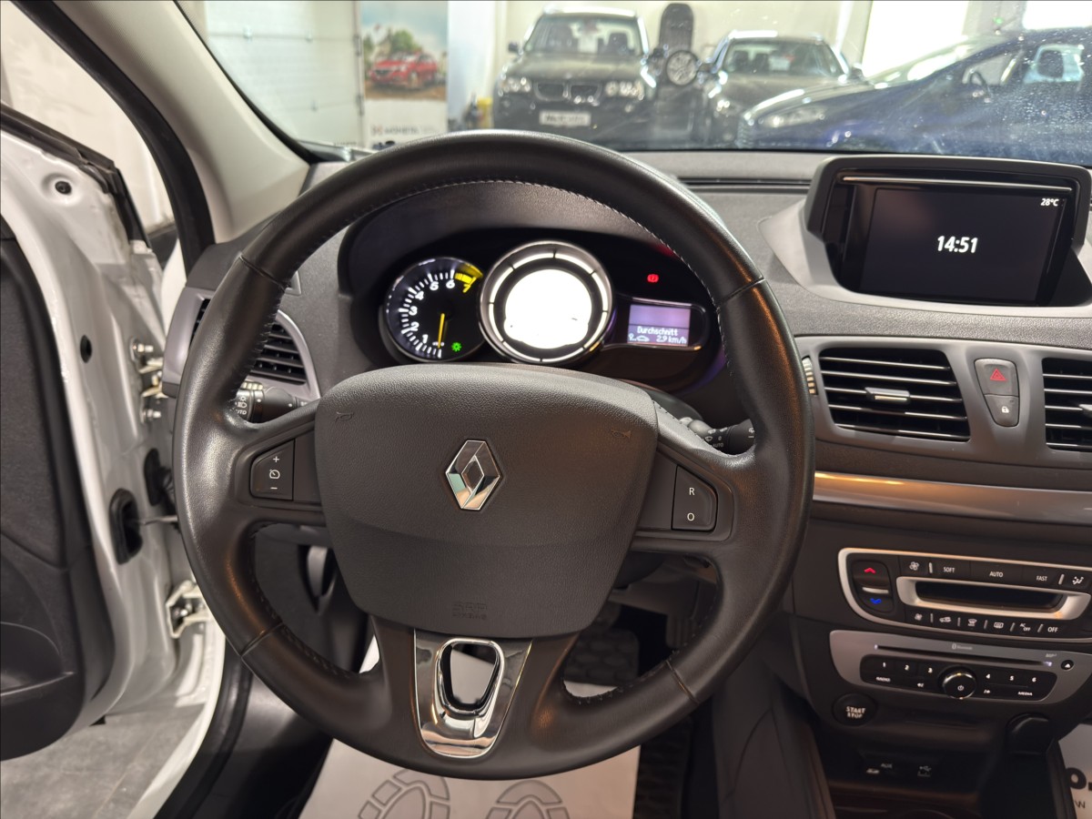 renault-megane-1-6-i-limited-navi-vyhrev - 8