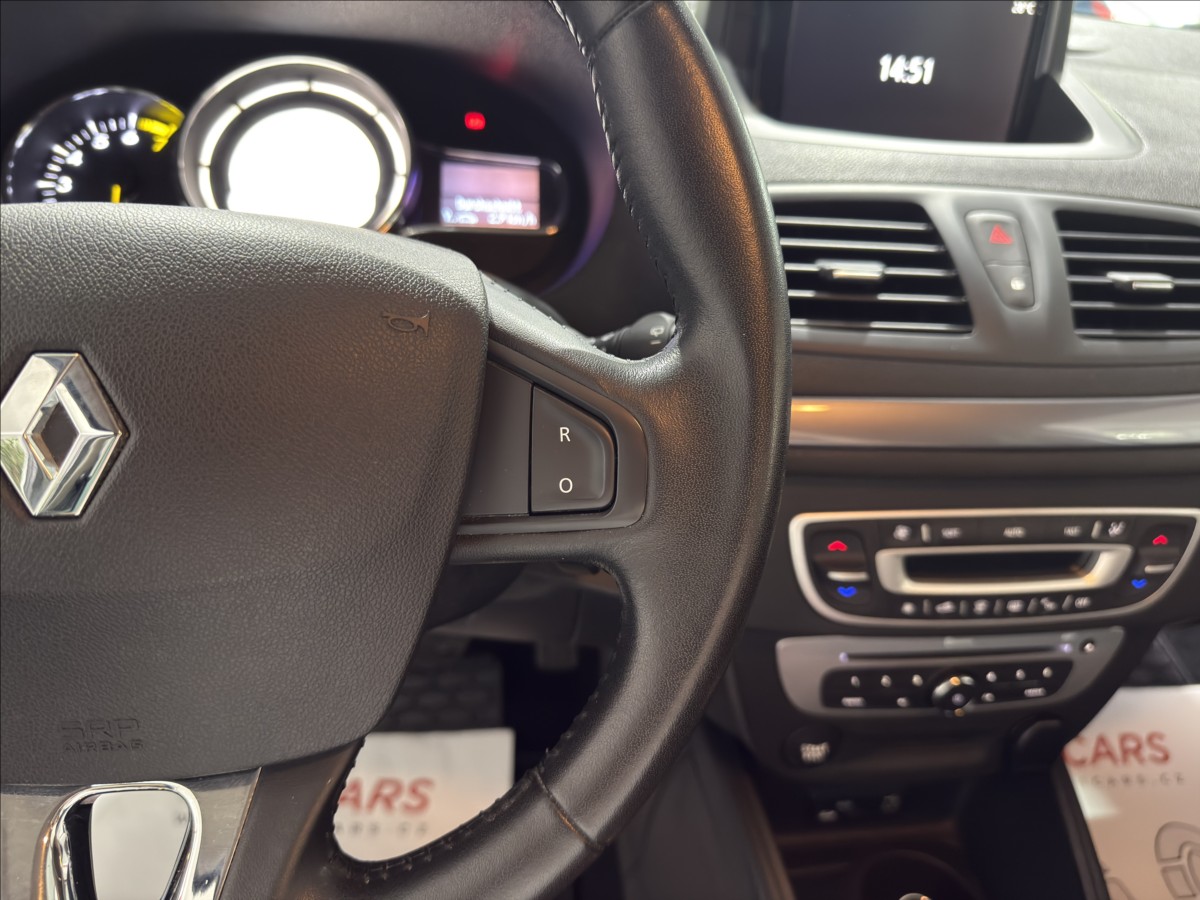 renault-megane-1-6-i-limited-navi-vyhrev - 9