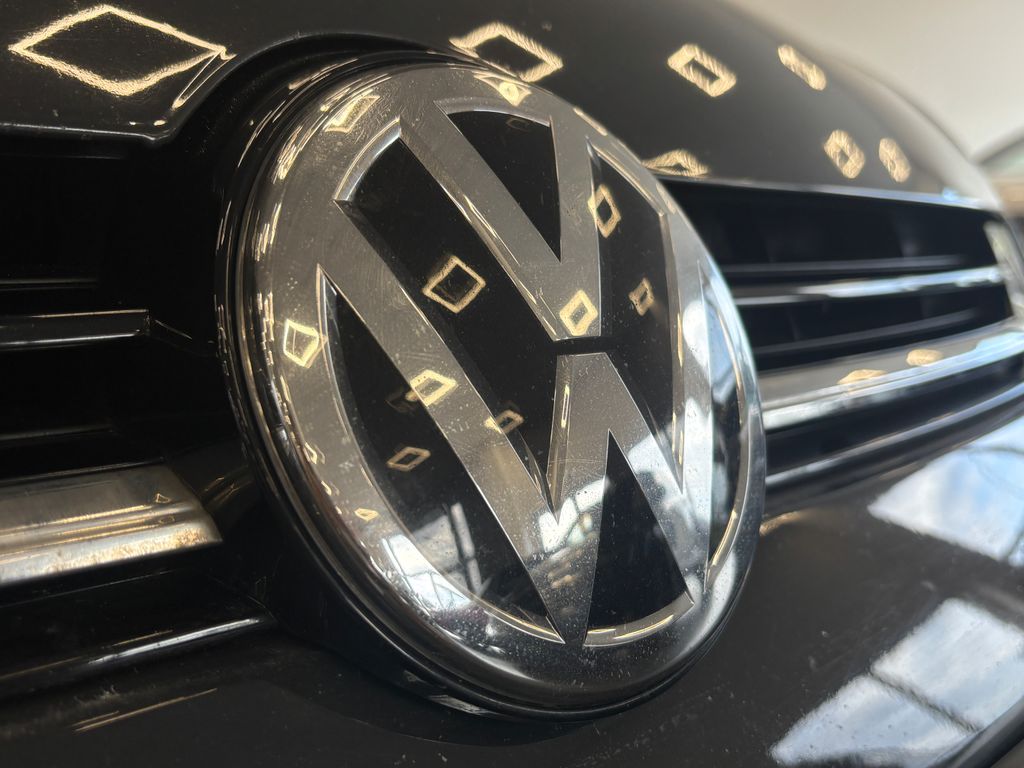 volkswagen-golf-2-0-tdi-110kw-bi-xenon-led - 7