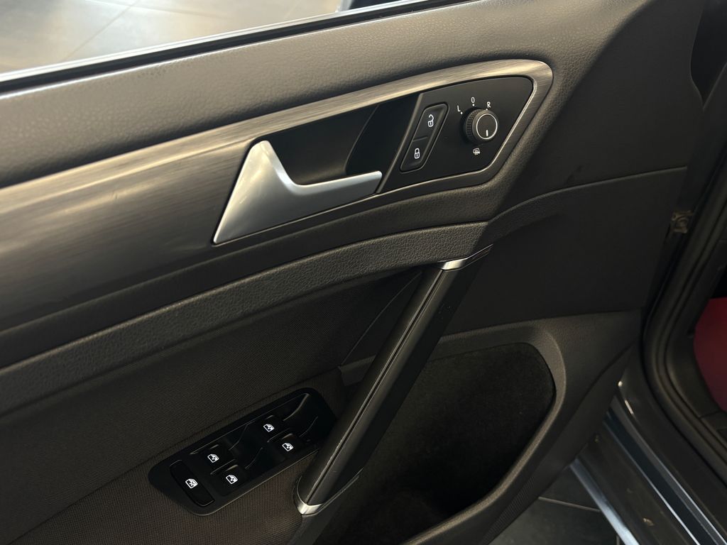 volkswagen-golf-2-0-tdi-110kw-bi-xenon-led - 8