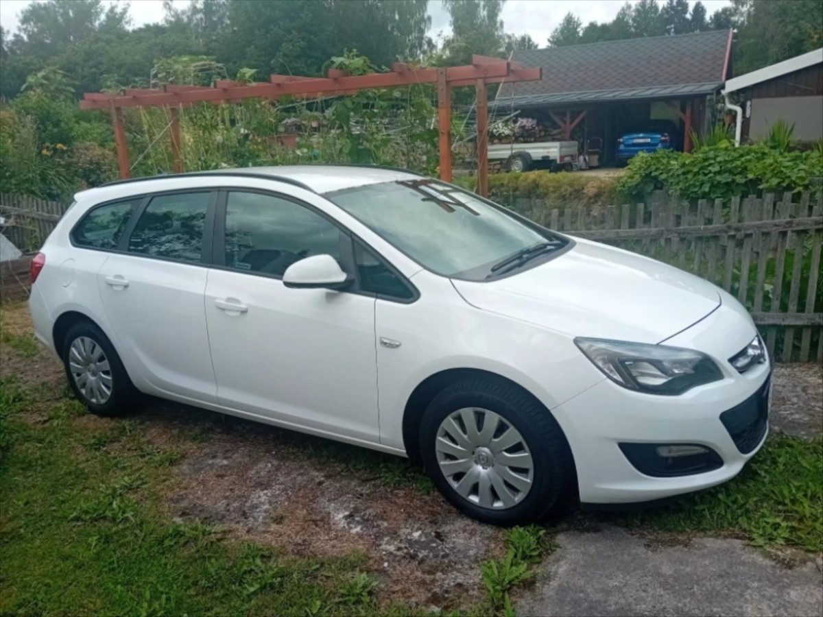 opel-astra-sports-tourer - 1
