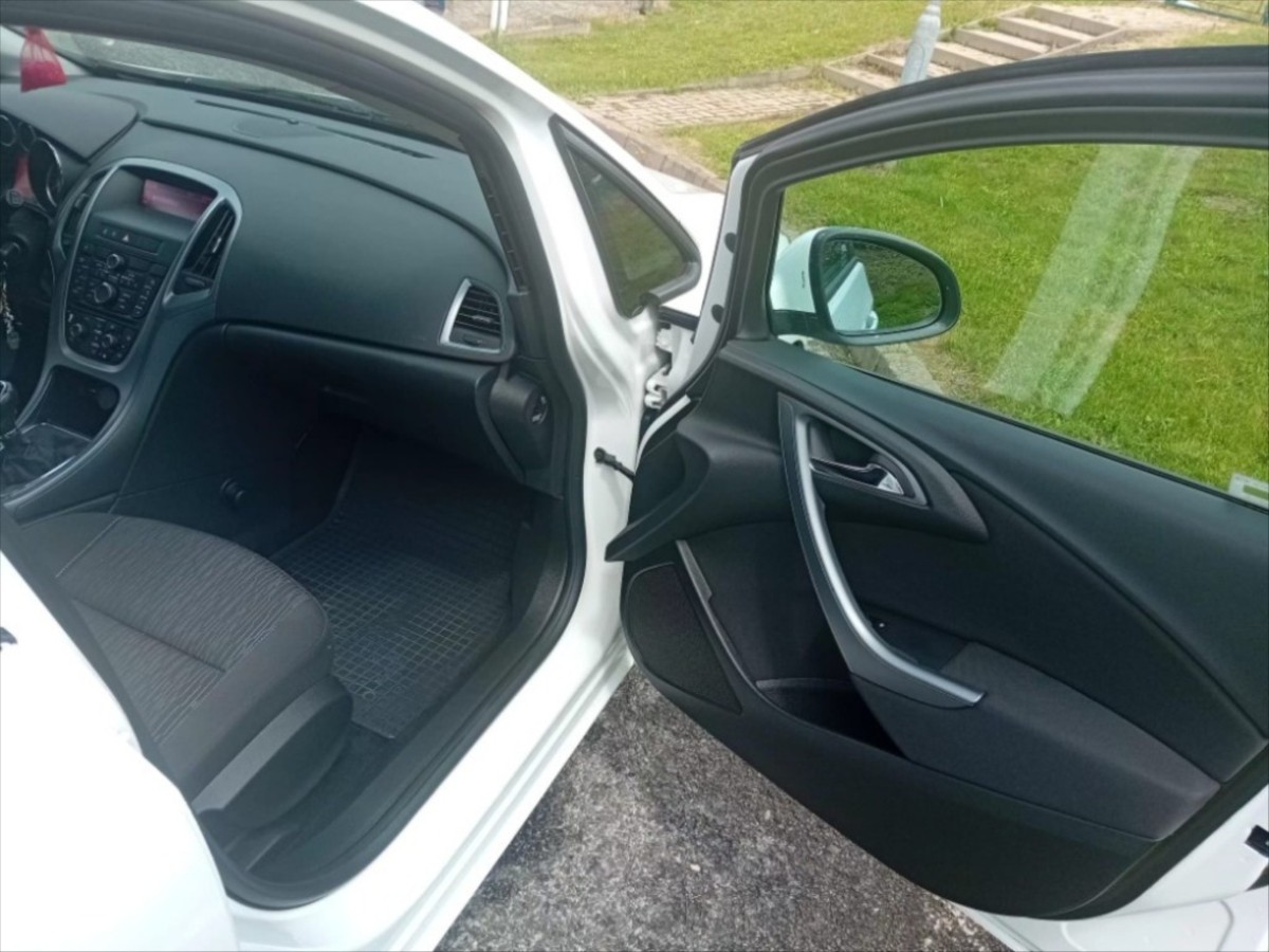 opel-astra-sports-tourer - 4