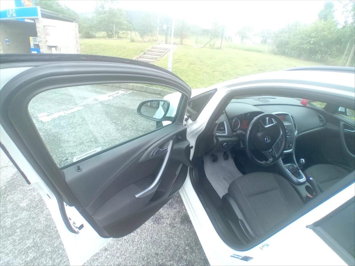opel-astra-sports-tourer - 5