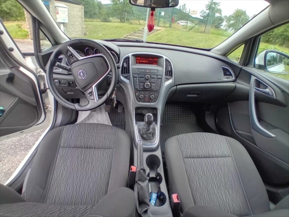 opel-astra-sports-tourer - 8