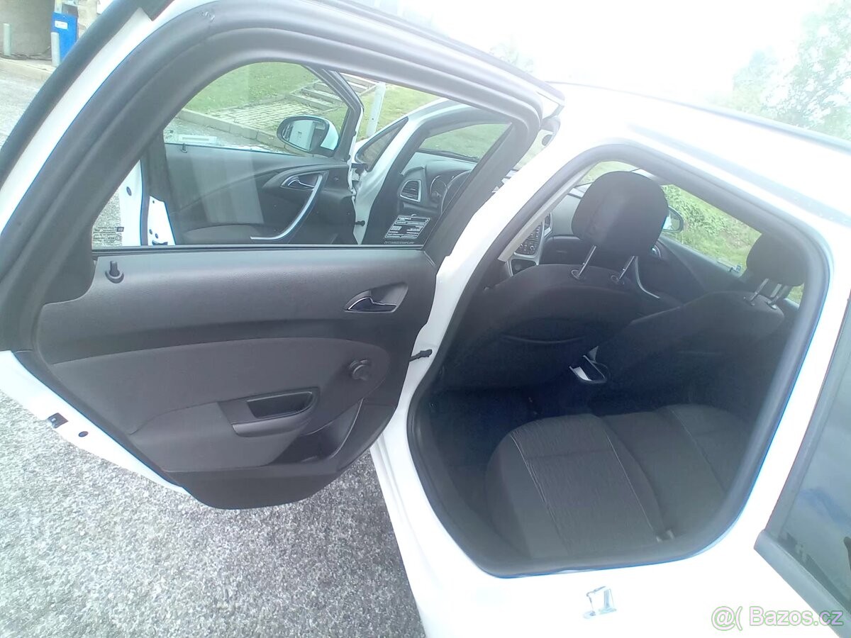 opel-astra-sports-tourer - 9