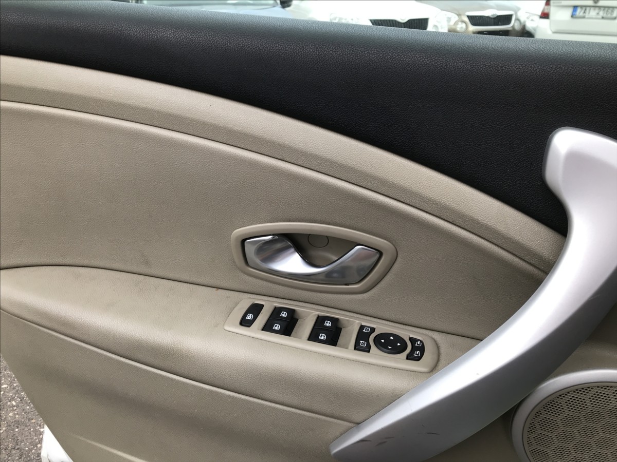 renault-fluence-1-6-i-81kw - 8