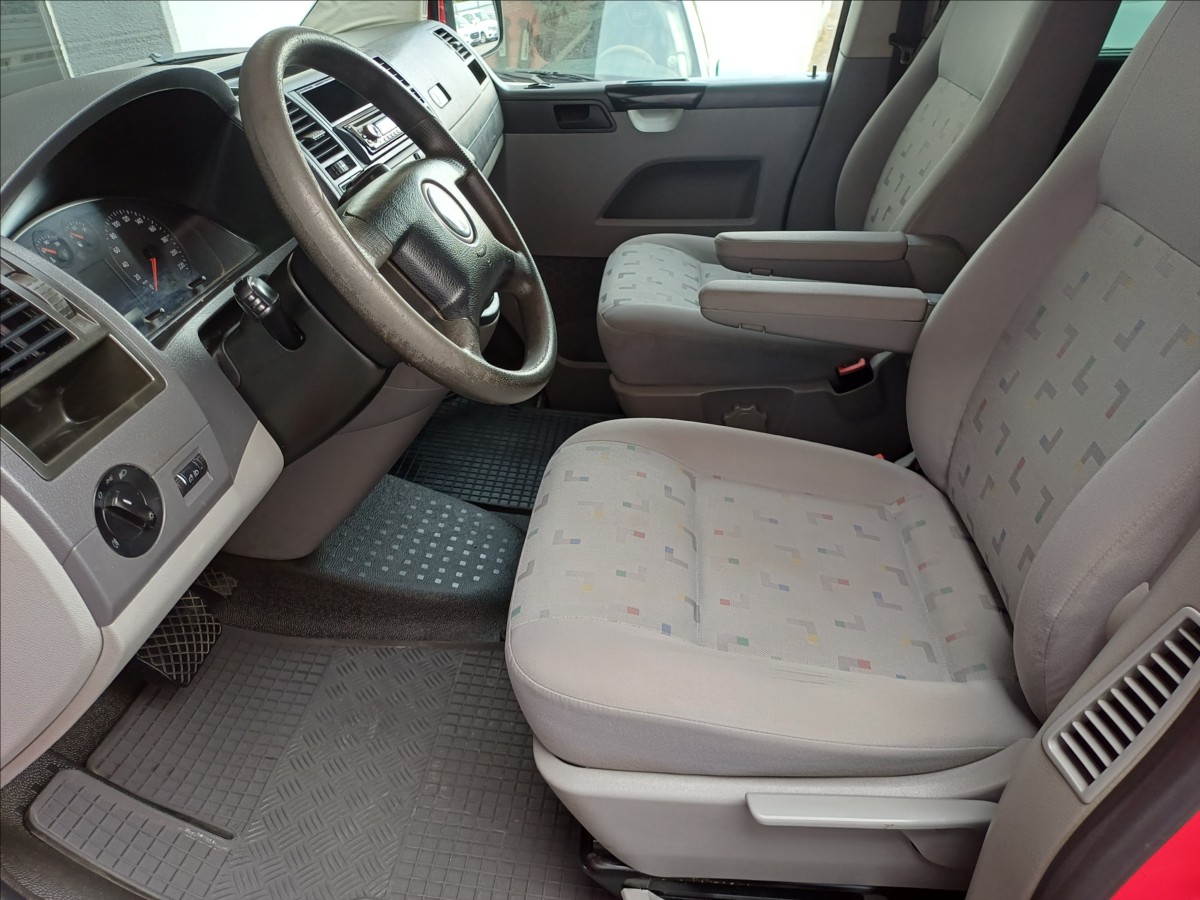 volkswagen-caravelle-2-5-tdi-96kw-dsg-8mist-po-servisu - 9