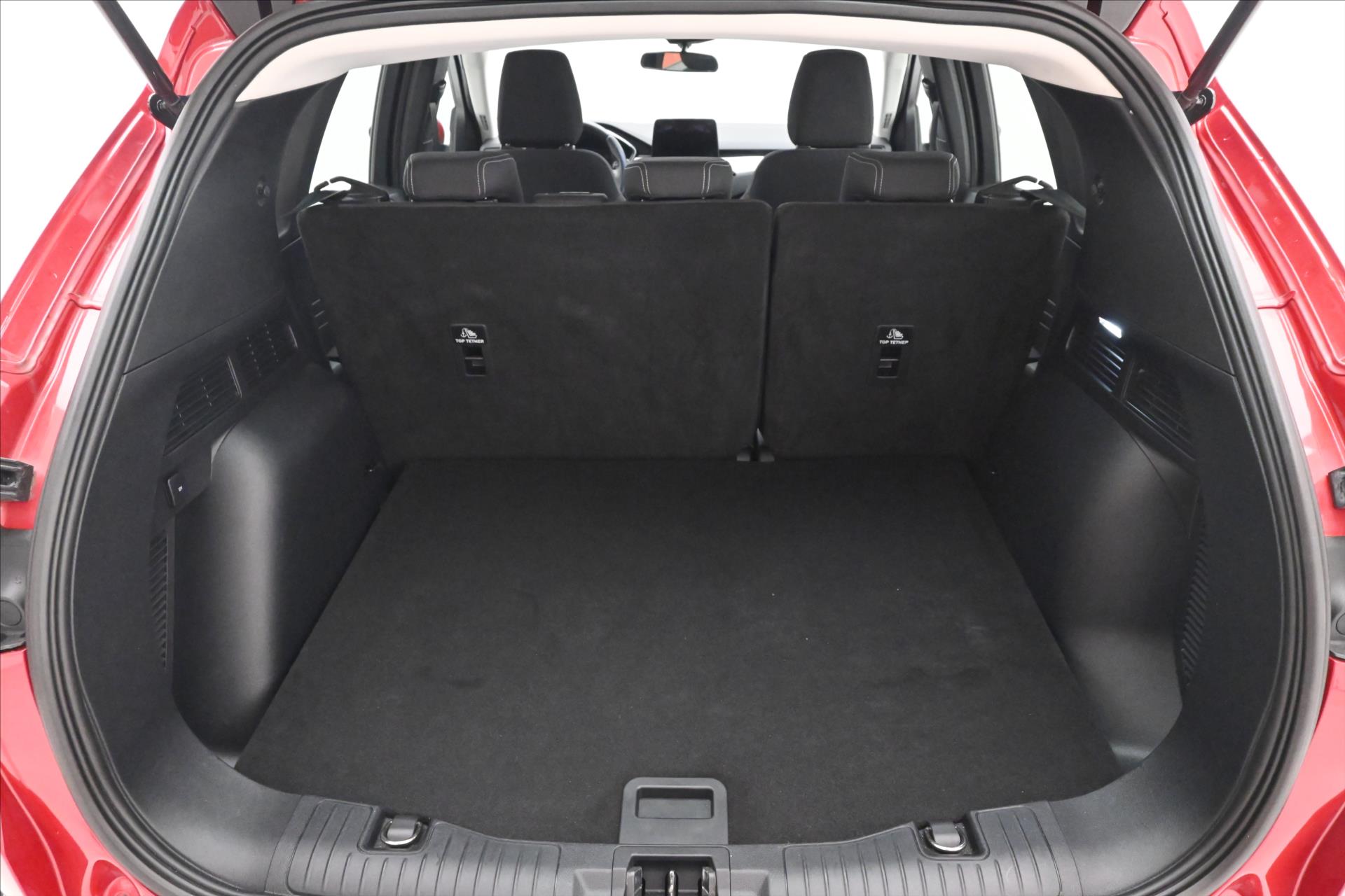 ford-kuga-1-5-ecoblue-88-kw-at8-trend-zaruka-az-5-let - 9