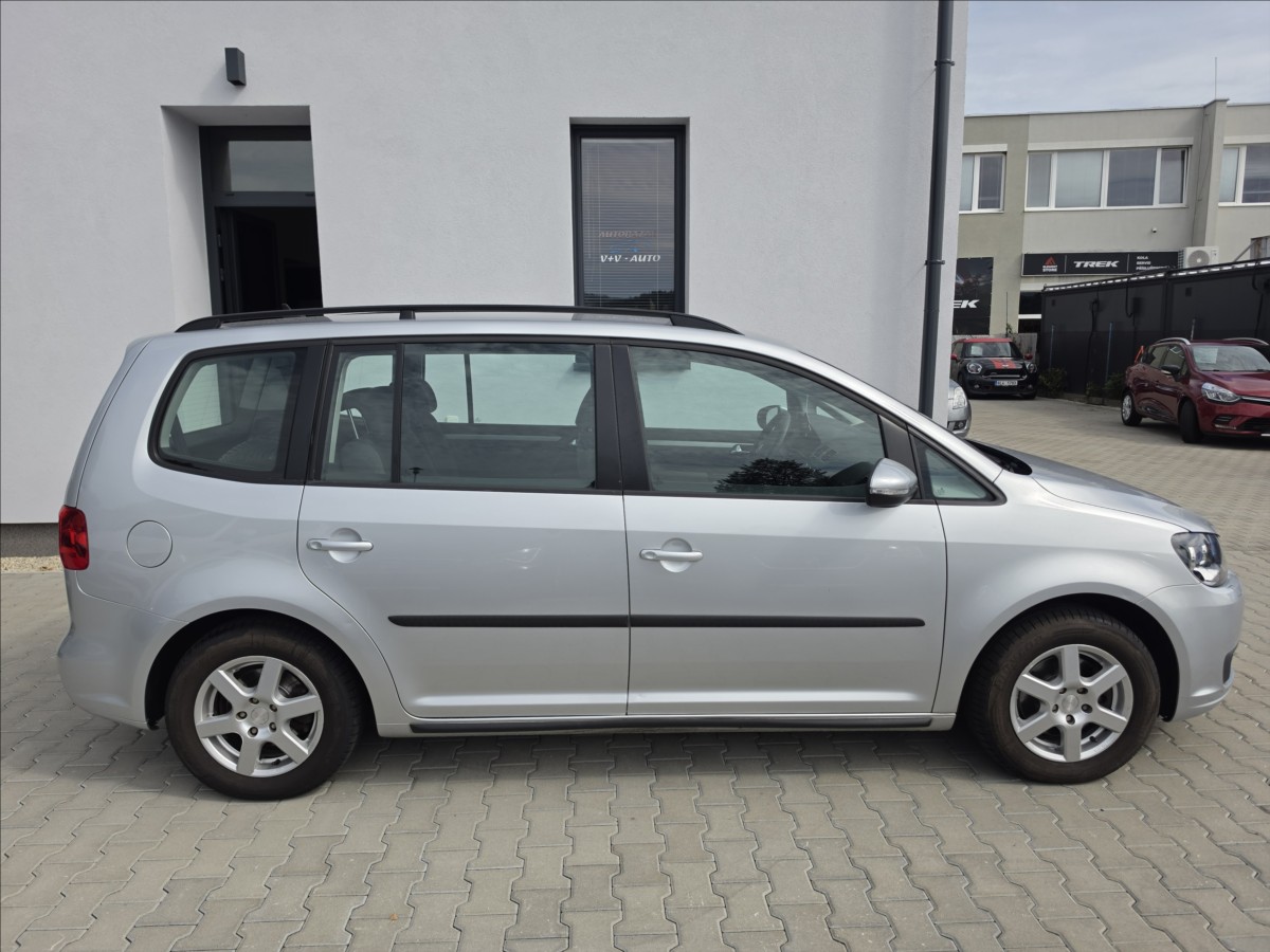 volkswagen-touran-1-2-tsi-77kw-trend-7-mist-alu - 4