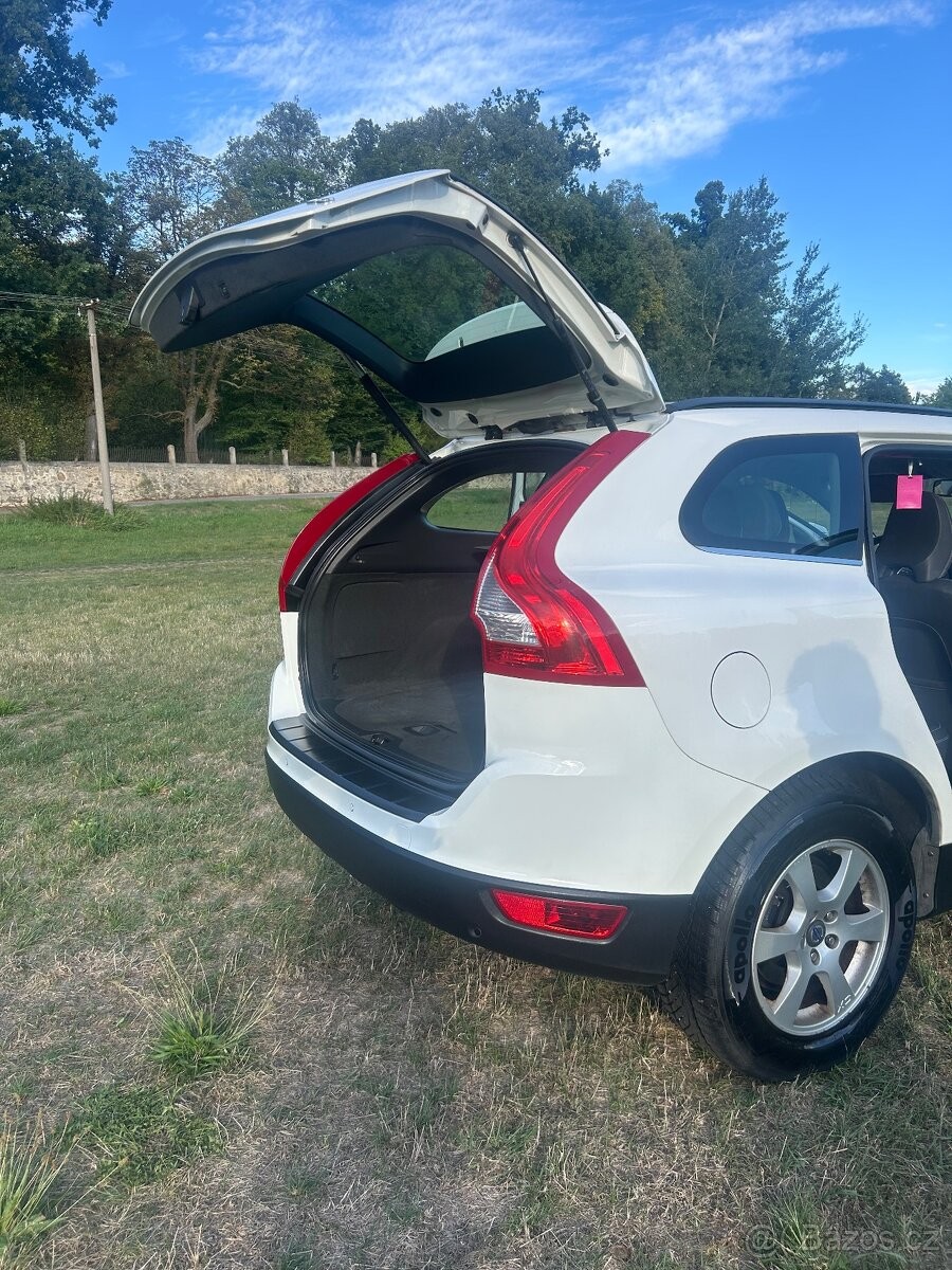 volvo-xc60-2-0-s-naftovym-motorem-d3 - 4