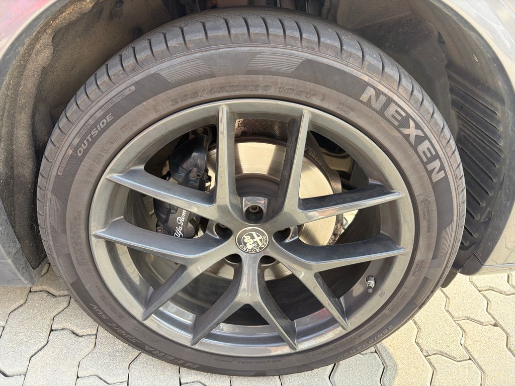 alfa-romeo-stelvio-2-0t-280k-awd-veloce-at8 - 9