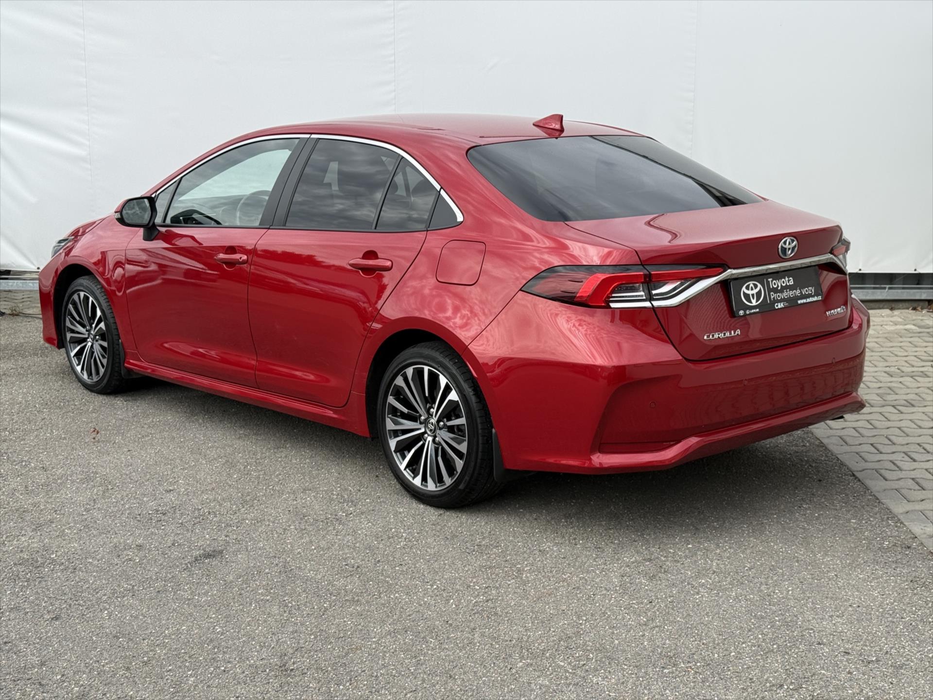 toyota-corolla-1-8-style-hybrid - 3