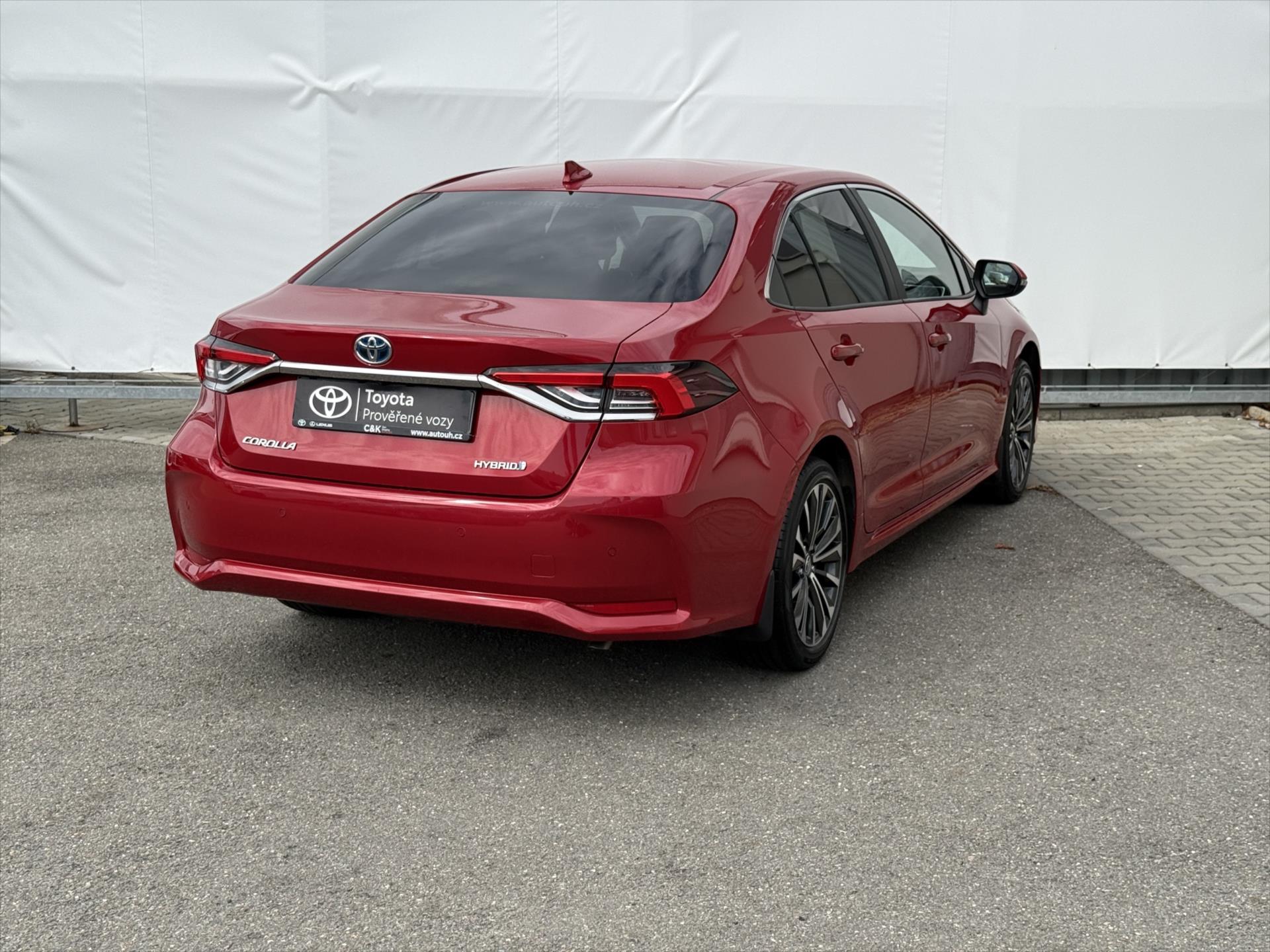 toyota-corolla-1-8-style-hybrid - 5