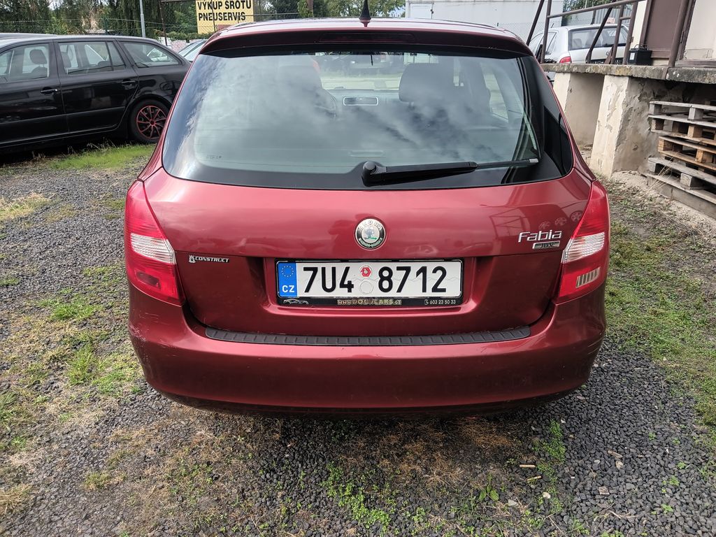 skoda-fabia-1-4-16v-ambiente-combi - 3