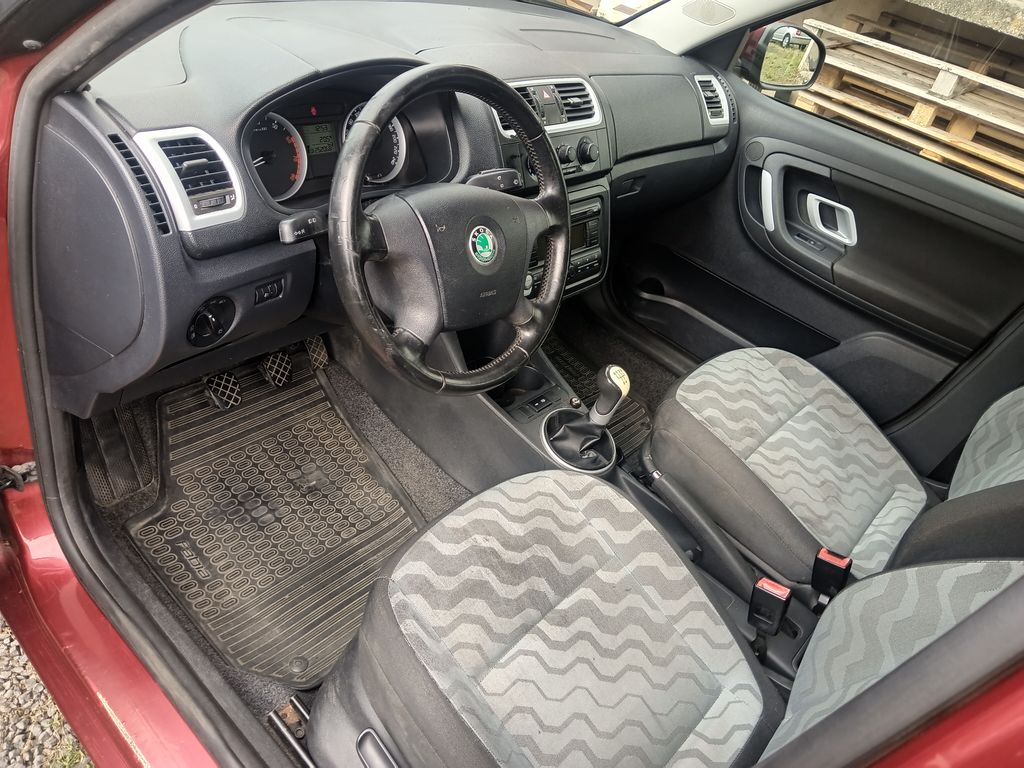 skoda-fabia-1-4-16v-ambiente-combi - 8