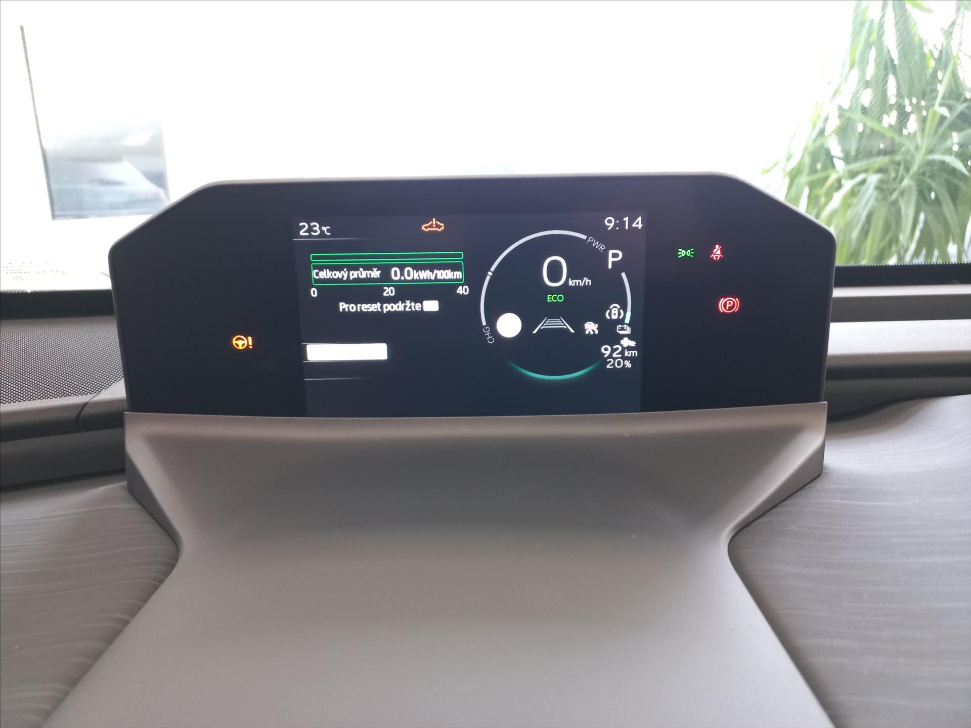 toyota-c-hr-bev-77kwh-i-awd-343k-executive-svety-interier - 9