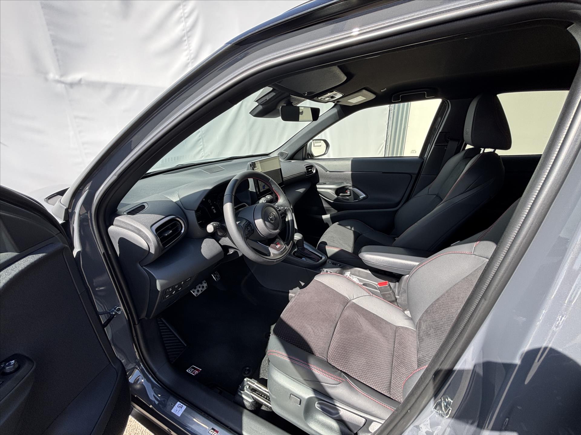 toyota-yaris-cross-1-5-hybrid-e-cvt-130k-gr-sport-tech - 7