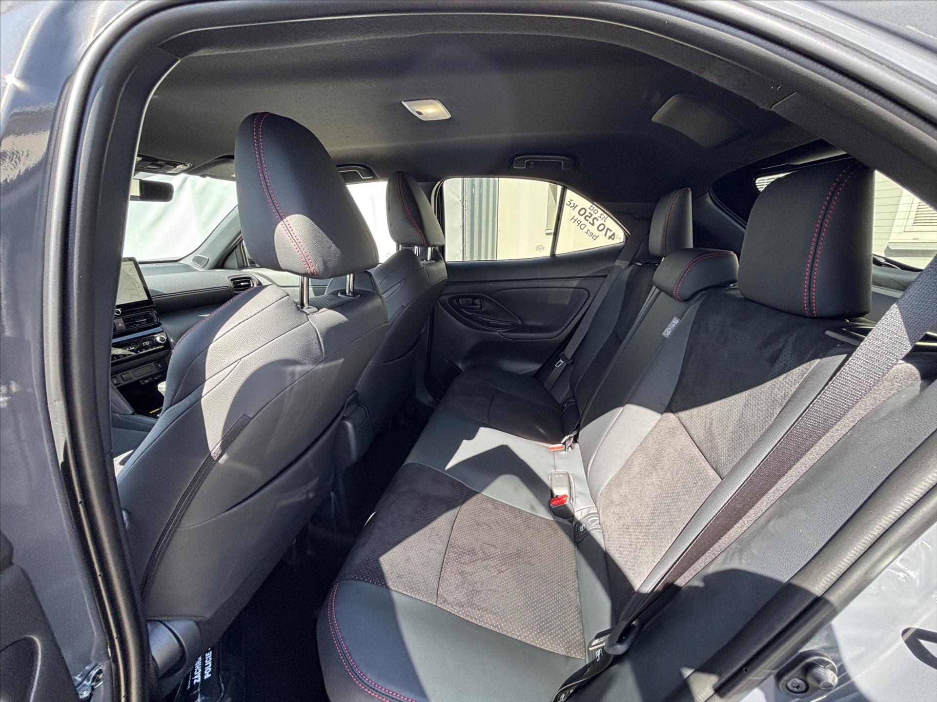 toyota-yaris-cross-1-5-hybrid-e-cvt-130k-gr-sport-tech - 9