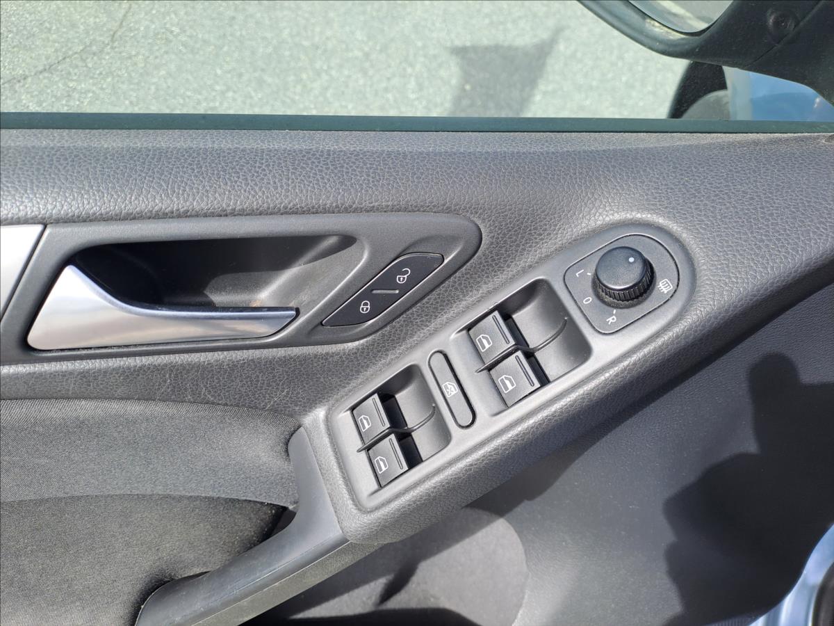 volkswagen-golf-1-4-mpi-klima - 9