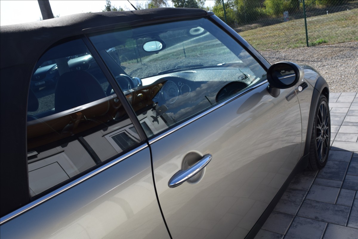 mini-cooper-1-6-i-66kw-cabrio-limit-edice - 9