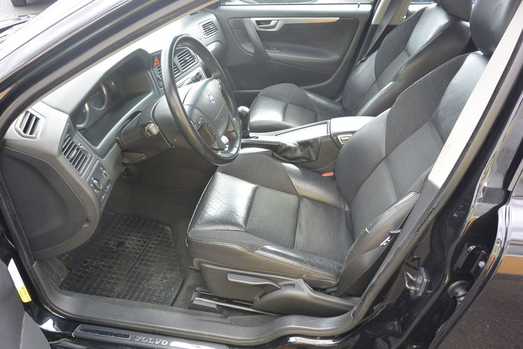 volvo-v70-2-4-d5 - 7