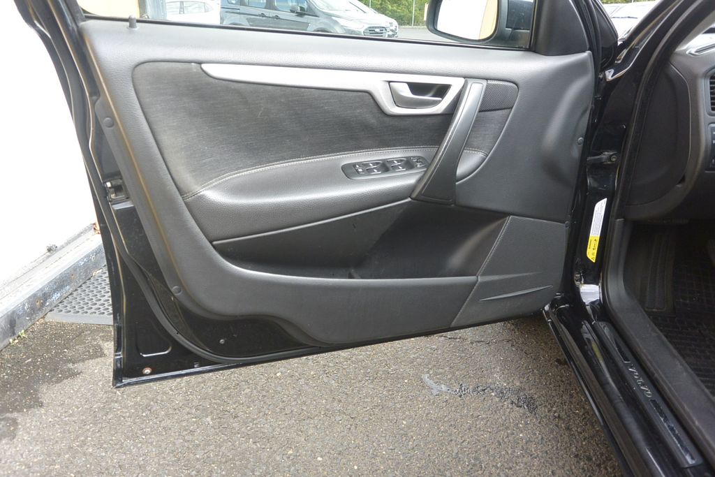 volvo-v70-2-4-d5 - 8