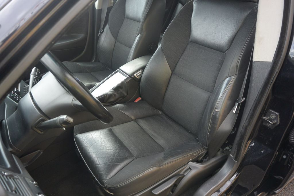 volvo-v70-2-4-d5 - 9