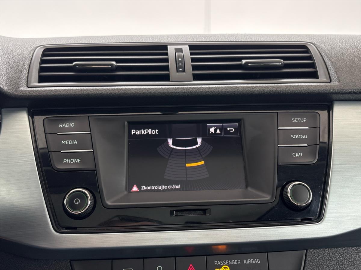 skoda-fabia-1-0-tsi-ambition-plus-panorama - 9