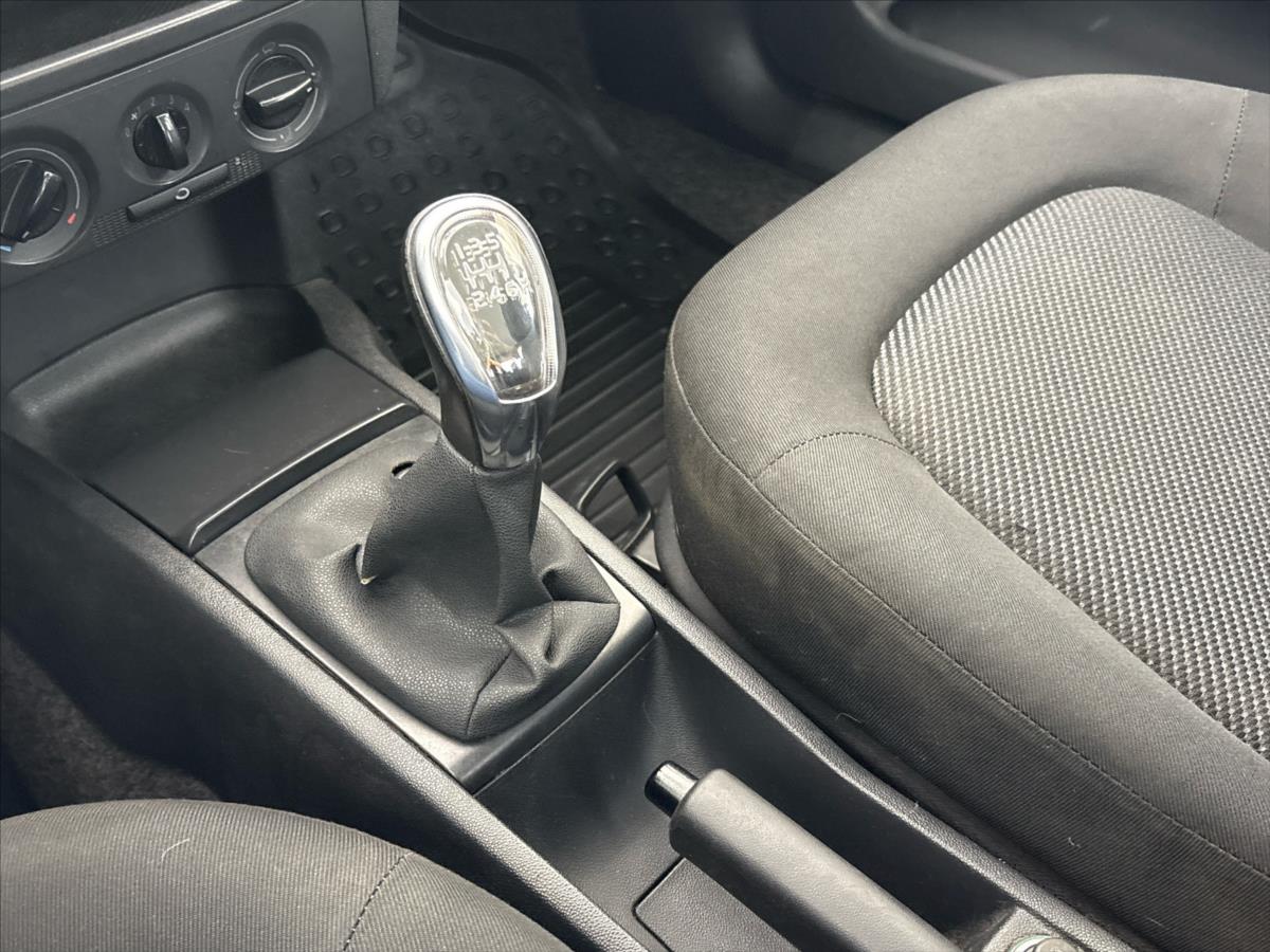 skoda-fabia-1-4-16v-ambiente - 8