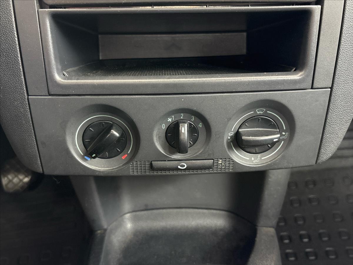 skoda-fabia-1-4-16v-ambiente - 9