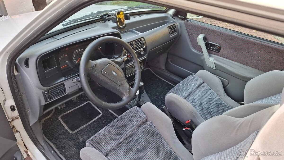 ford-escort-xr3i - 5