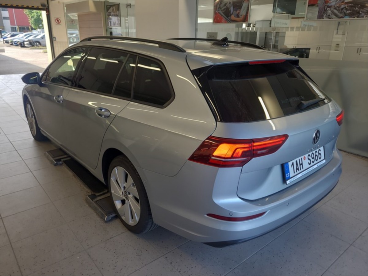 volkswagen-golf-variant-1-5-tsi-85kw-dsg-life - 4