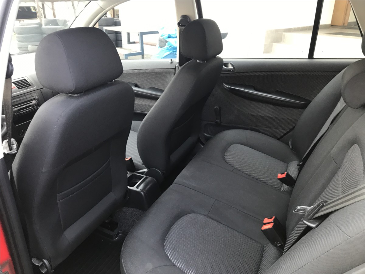 skoda-fabia-1-2-12v-combi-47kw-top-top-top - 8
