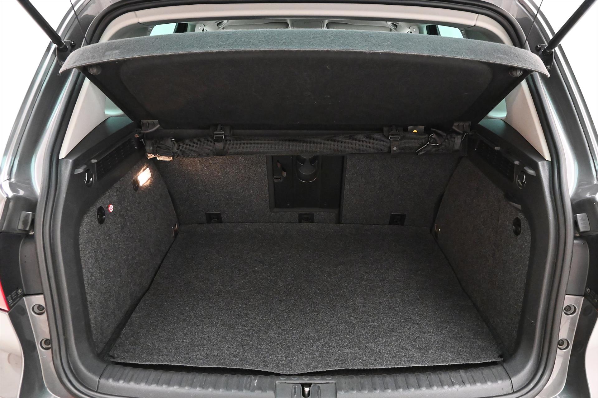 volkswagen-tiguan-2-0-tdi-103kw-4x4-manual-zaruka-az-5-let - 9