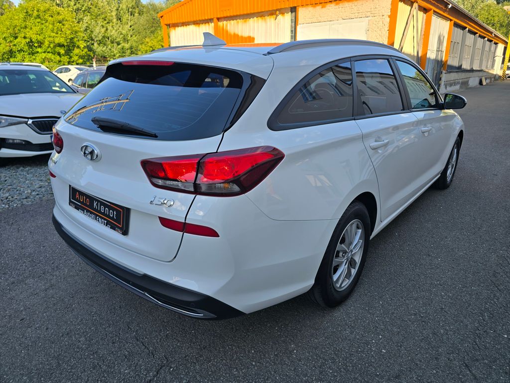 hyundai-i30-1-6crdi-comfort-led-kamera-nav - 3