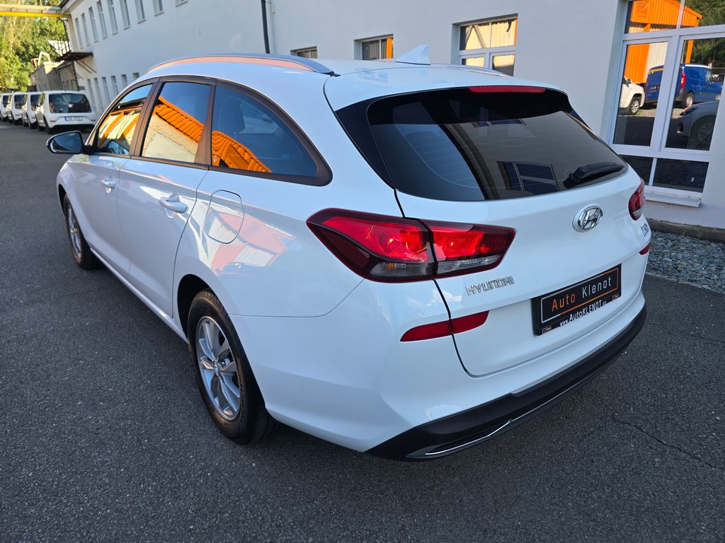 hyundai-i30-1-6crdi-comfort-led-kamera-nav - 4