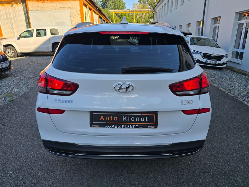hyundai-i30-1-6crdi-comfort-led-kamera-nav - 5