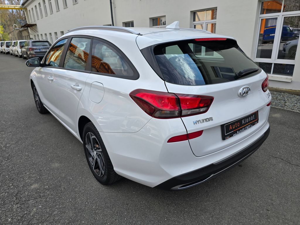 hyundai-i30-1-5i-comfort-led-kamera-navi - 4