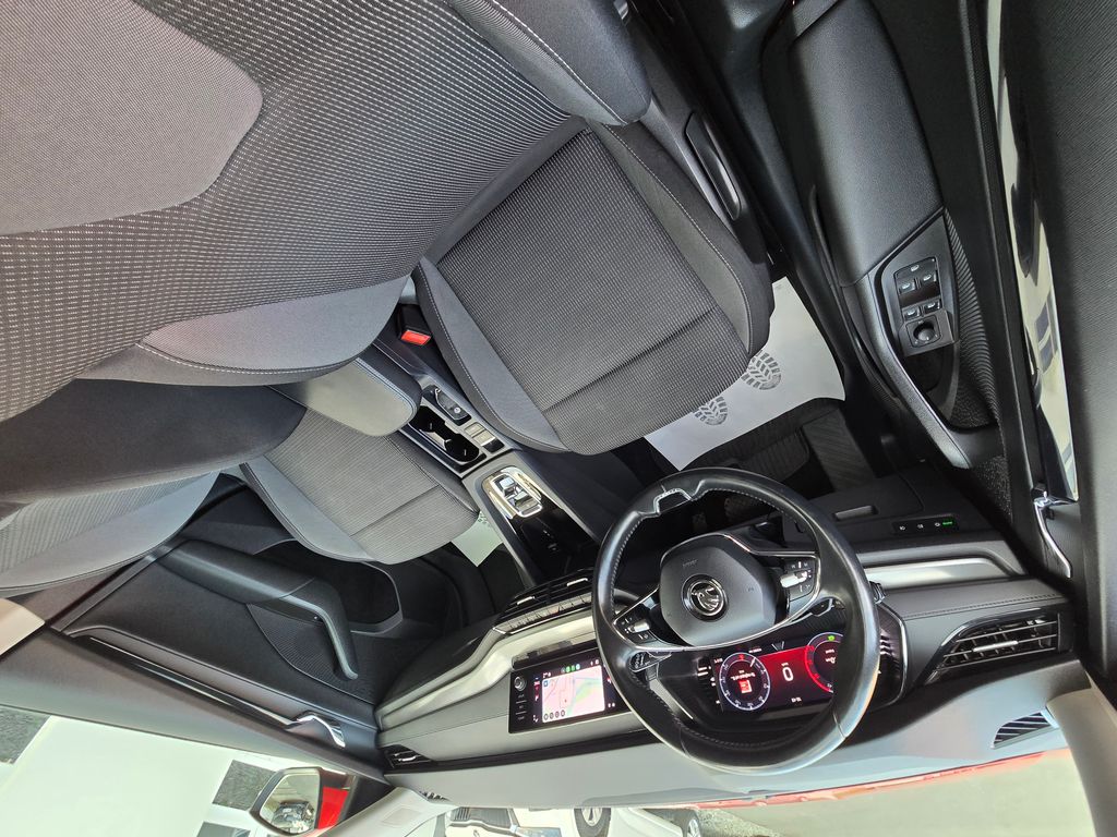 skoda-octavia-2-0tdi-dsg-1-maj-cr-dph - 8