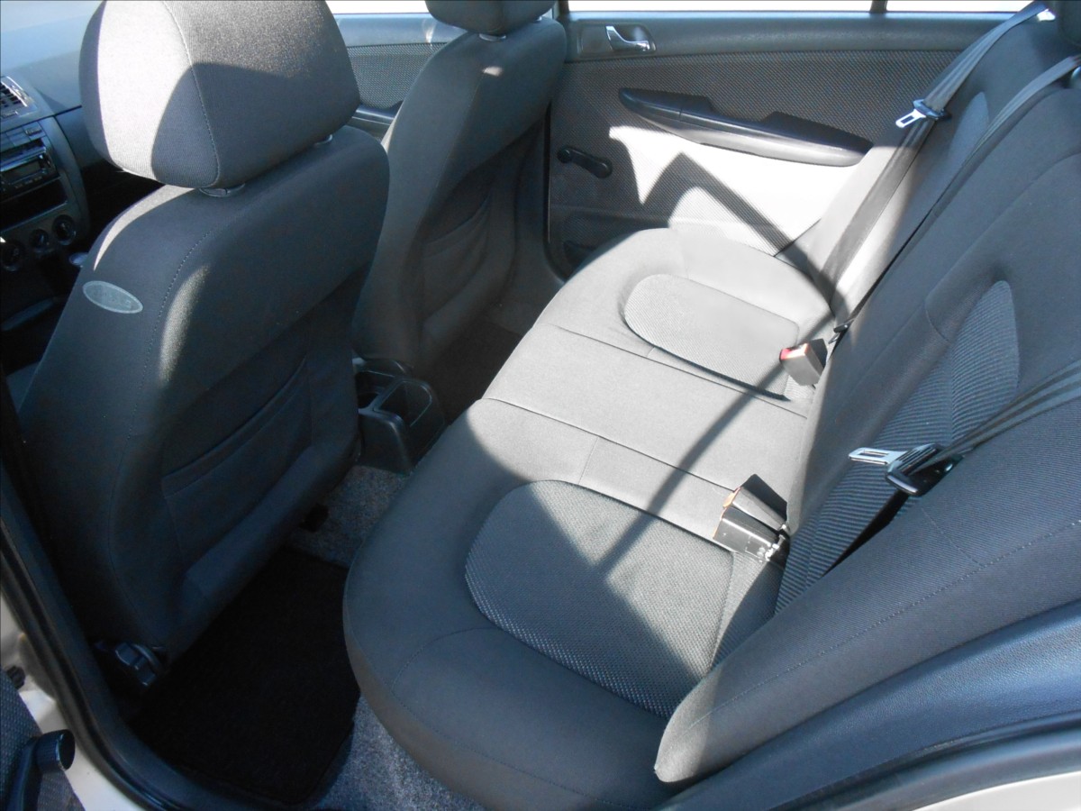 skoda-fabia-1-4-i-16v-55-kw-serviska-klima - 8