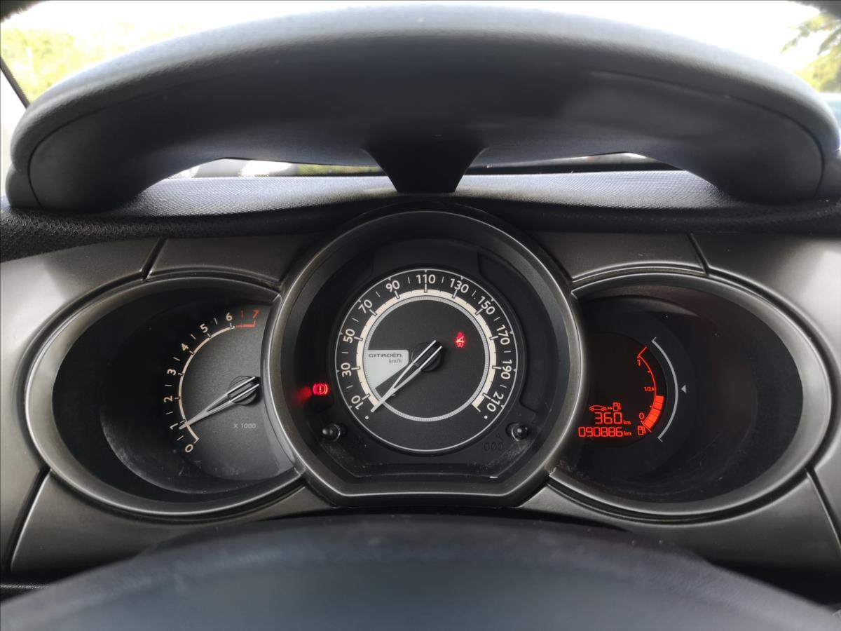 citroen-c3-1-2-family-white - 4