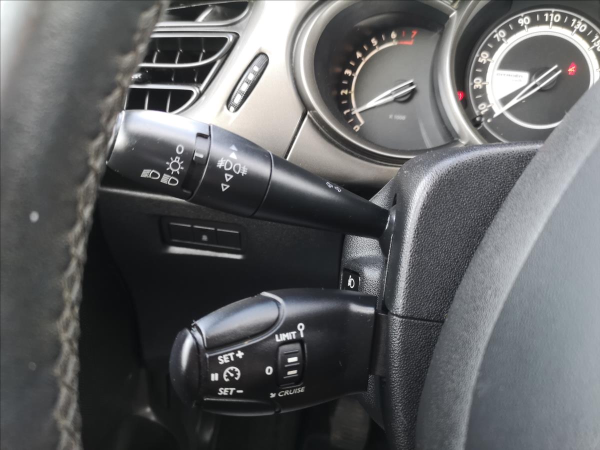 citroen-c3-1-2-family-white - 5