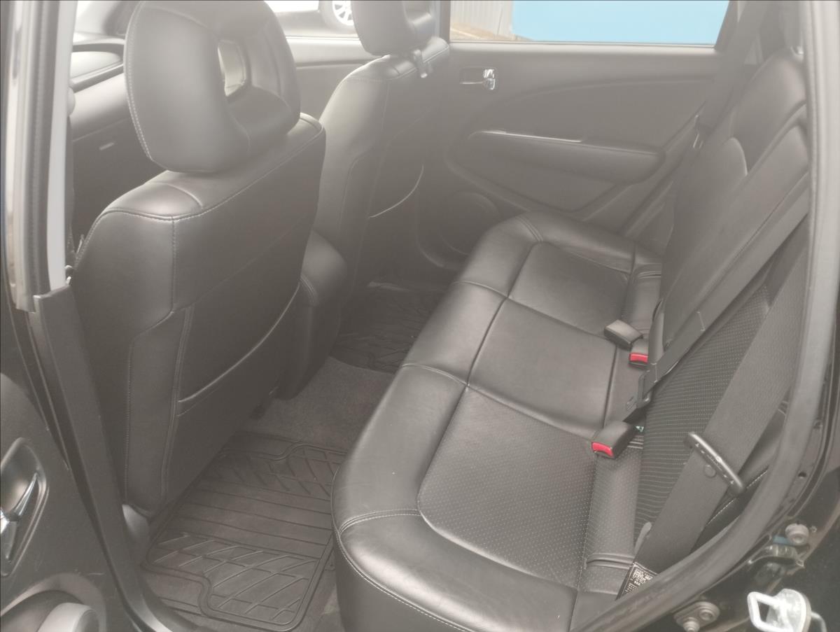 mitsubishi-outlander-2-4-i-118kw-4x4-automat - 9