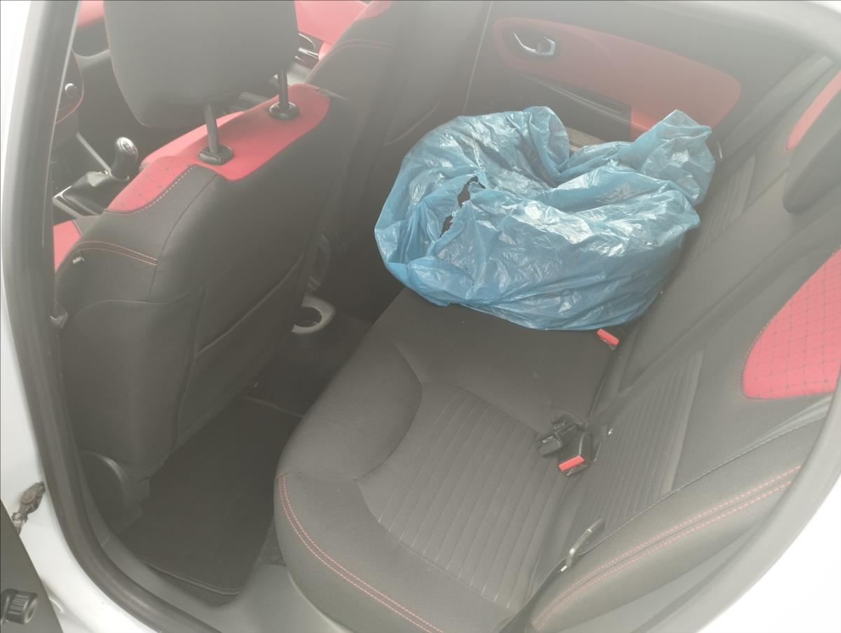 renault-clio-1-2-54kw-servisovano - 8