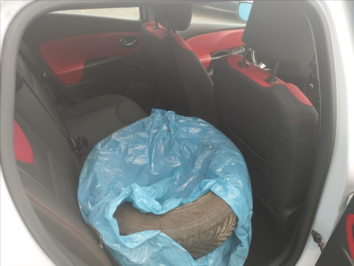 renault-clio-1-2-54kw-servisovano - 9