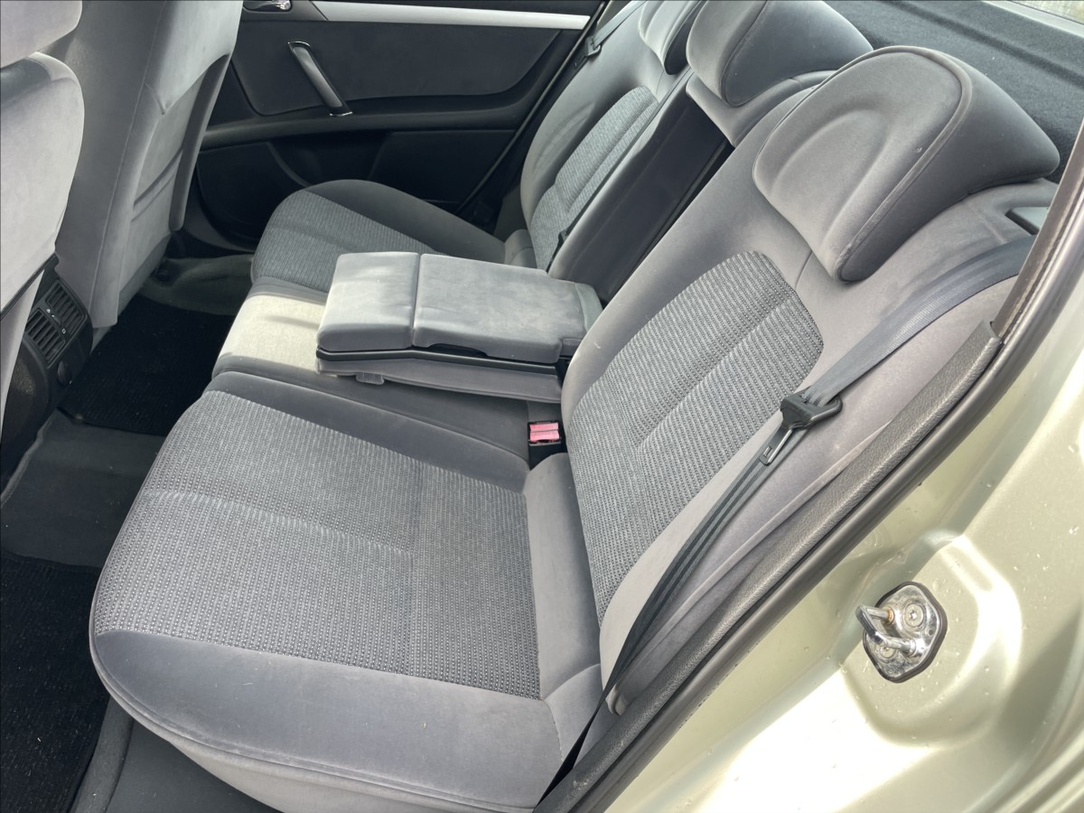 peugeot-407-2-0-hdi-100kw-esp-tempomat-2sady-kol - 7