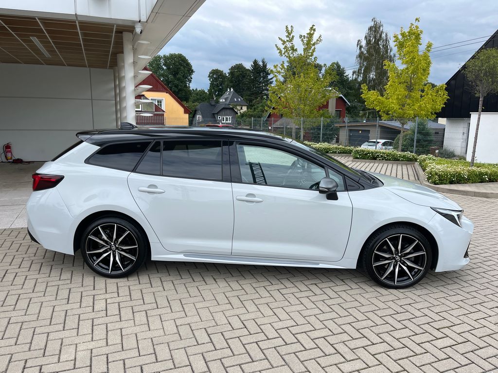 toyota-corolla-2-0-hev-gr-sport-dynamic-jbl - 6